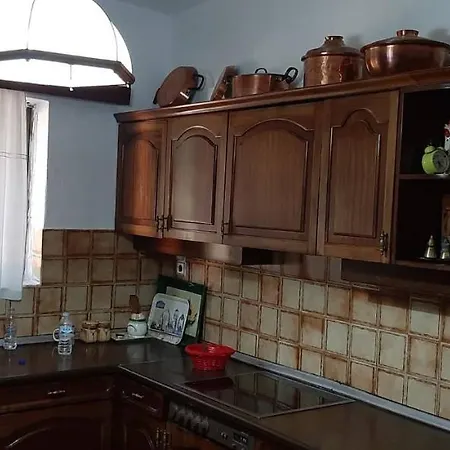 εξοχικό σπίτι με: κήπο και χώρο στάθμευσης. Szálloda